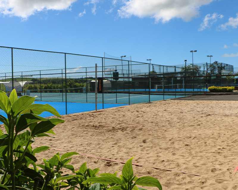 Racket beach court